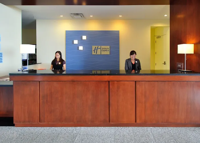 Holiday Inn & Suites Montreal Airport By IhgAirport Hotel